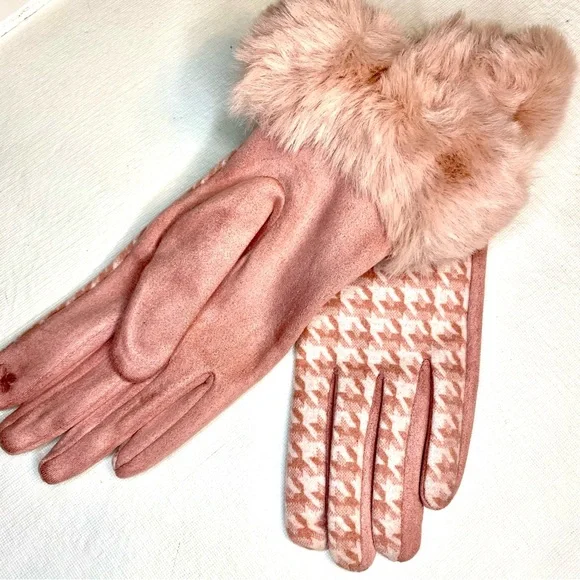 Elegant Pink Gloves with Houndstooth Pattern and Fur Trim - Picture 5 of 6